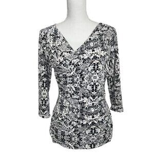 VINCE CAMUTO Black And White Long Sleeve Flower Print Blouse. Size Medium